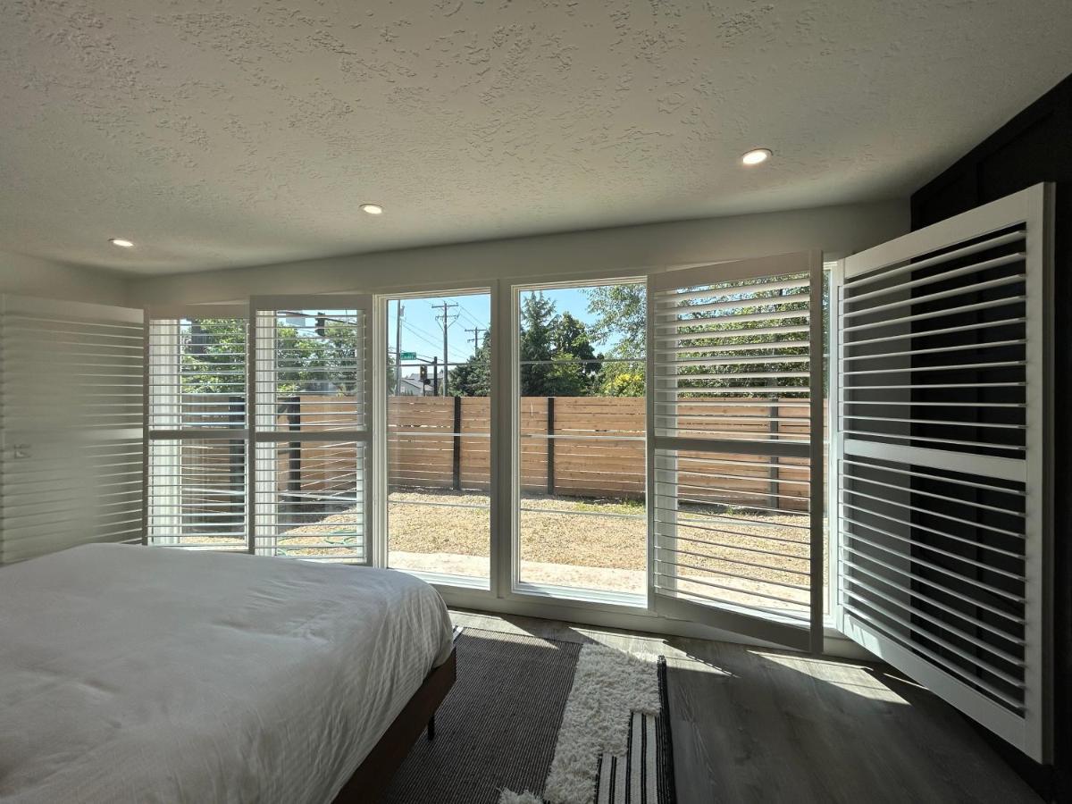 Off-broadway - Modern Woutdoor Haven