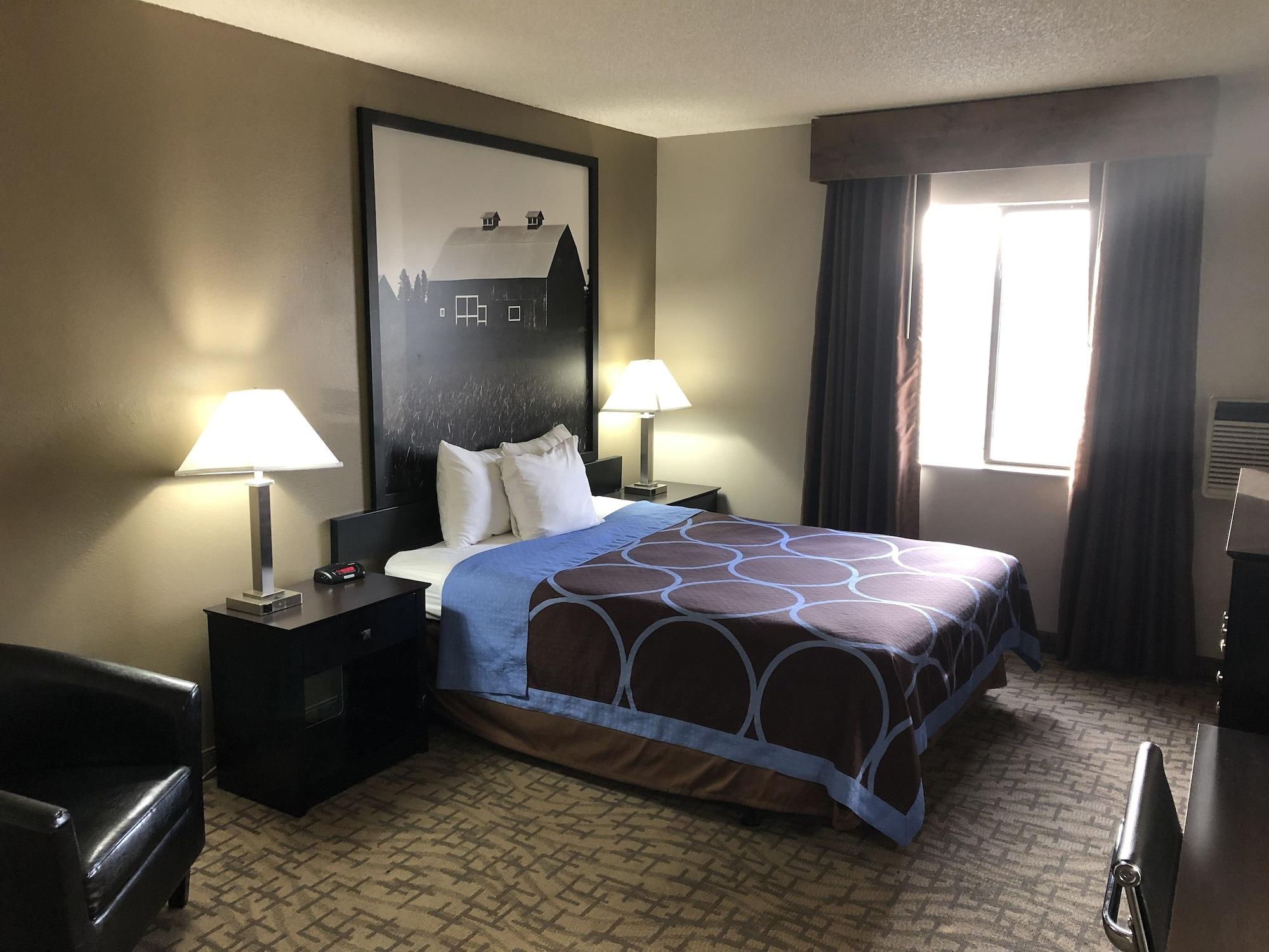 Super 8 By Wyndham Hotel 2*