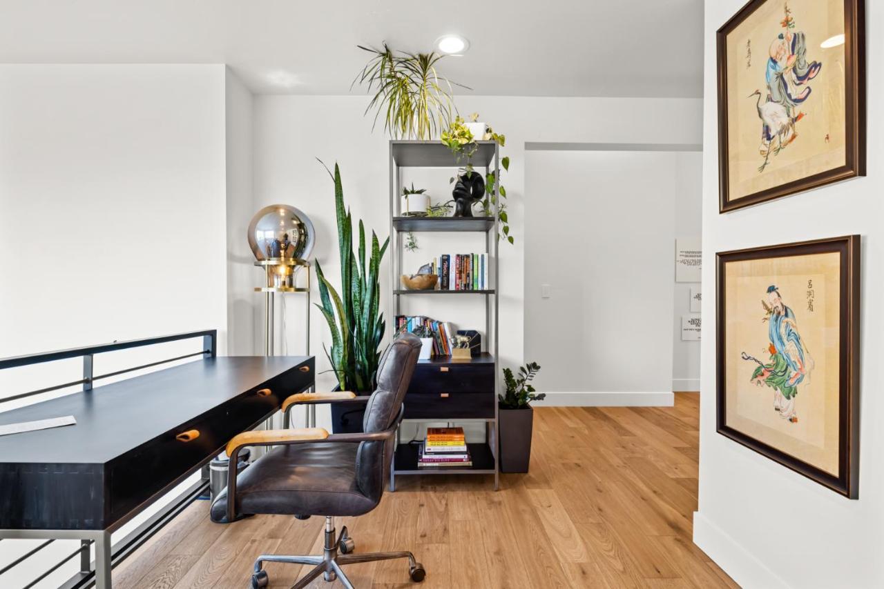 Lux North End Home: Heated Pool/fire Pit/theatre *