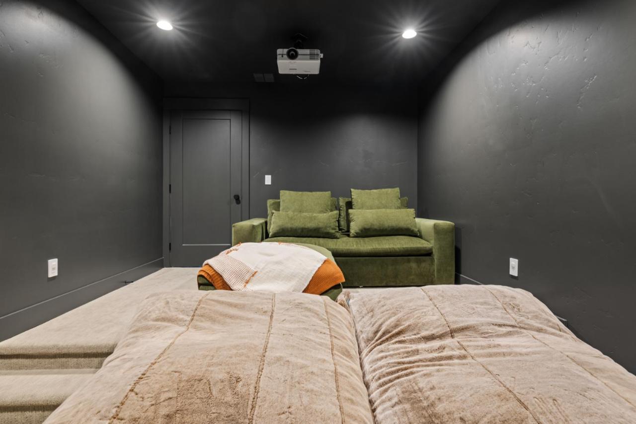 Holiday home Lux North End Home: Heated Pool/fire Pit/theatre