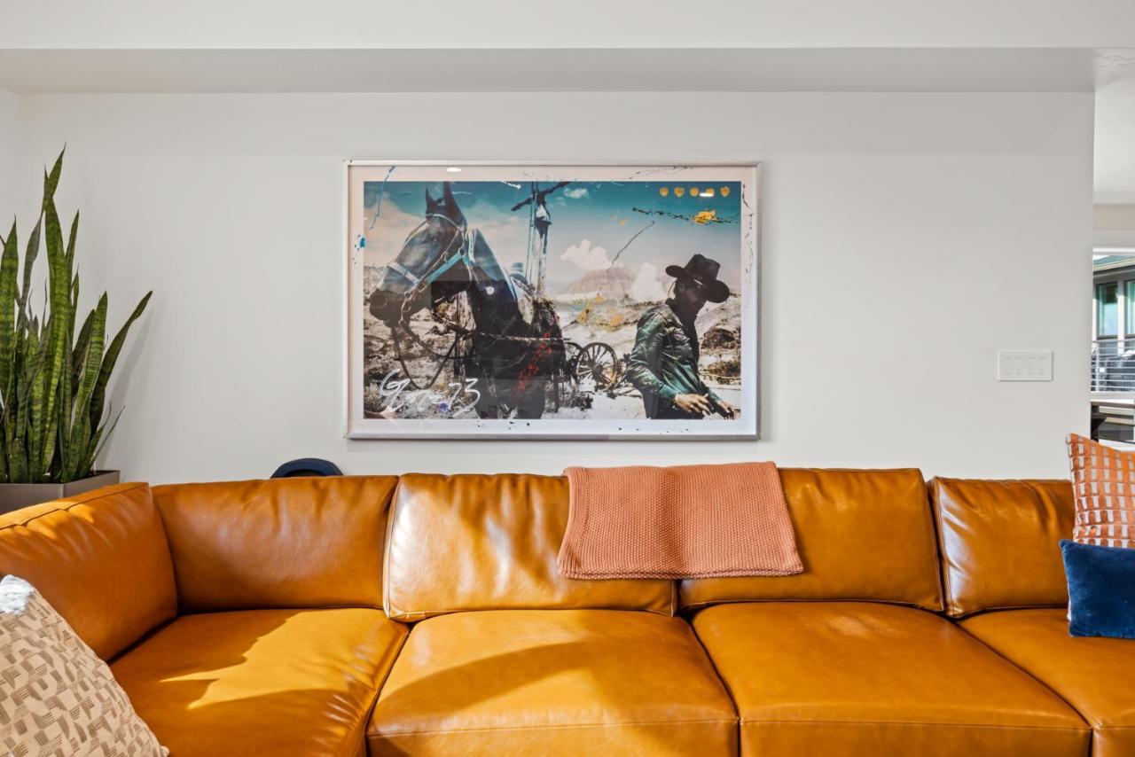 Lux North End Home: Heated Pool/fire Pit/theatre Holiday home