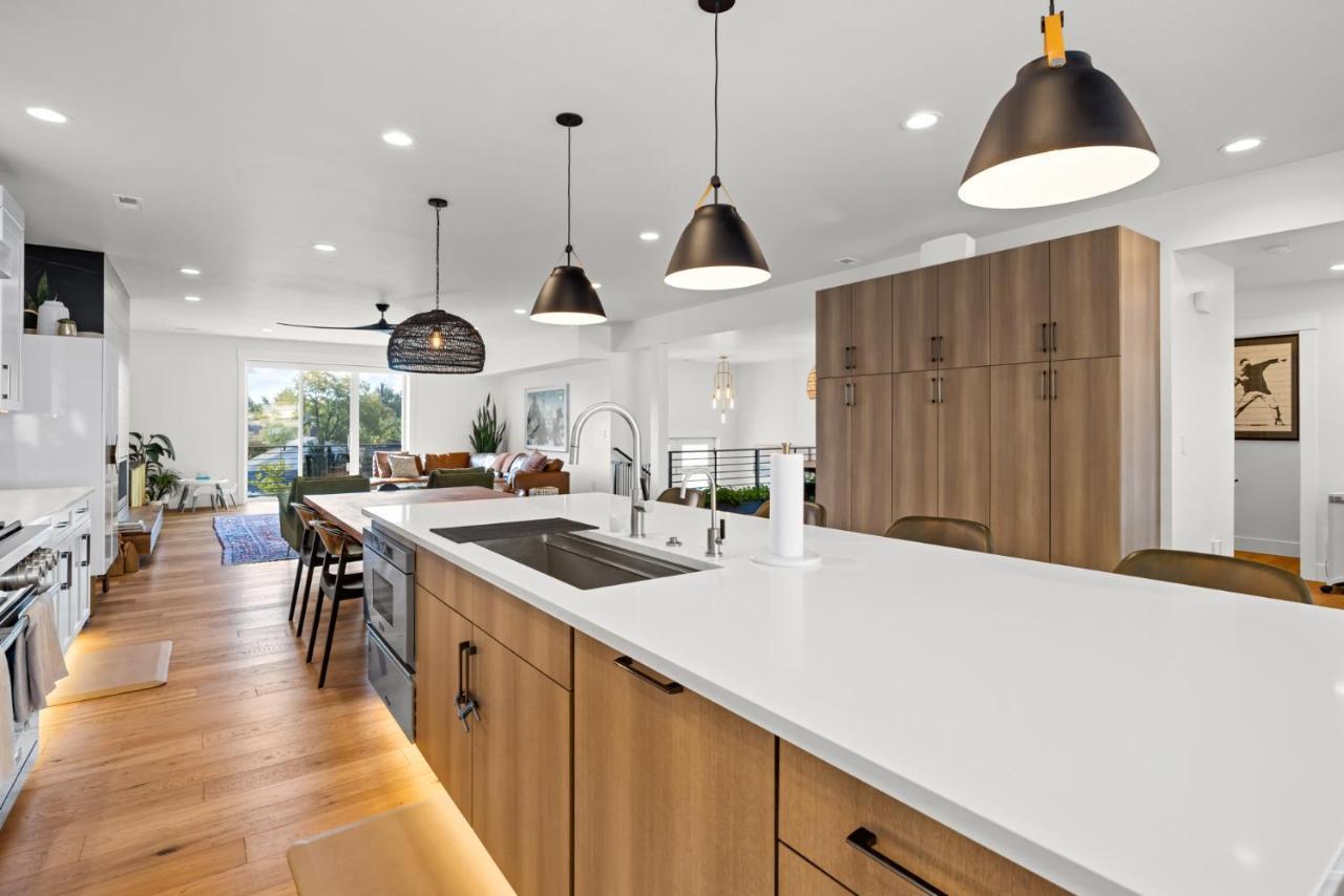 Lux North End Home: Heated Pool/fire Pit/theatre Boise