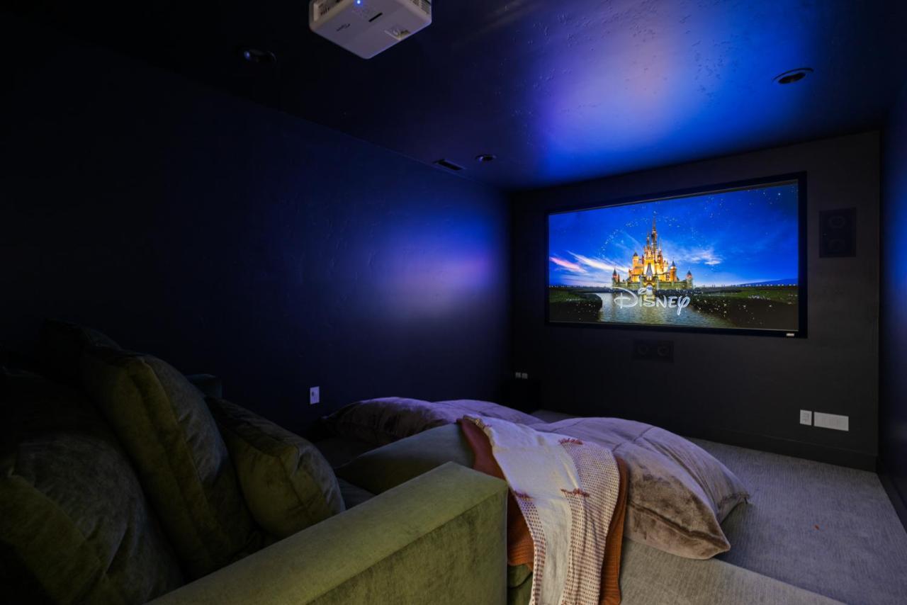 Holiday home Lux North End Home: Heated Pool/fire Pit/theatre *