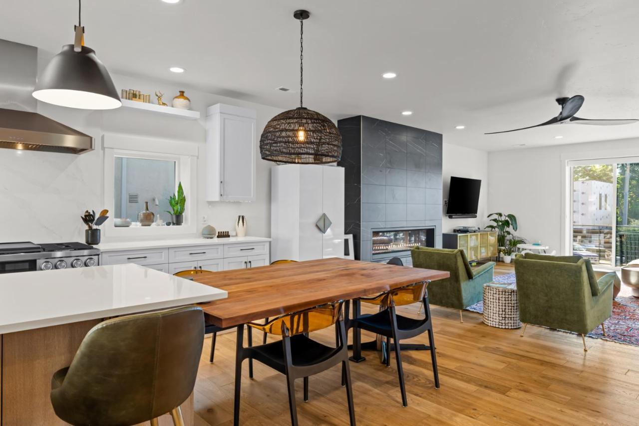 Lux North End Home: Heated Pool/fire Pit/theatre Holiday home *