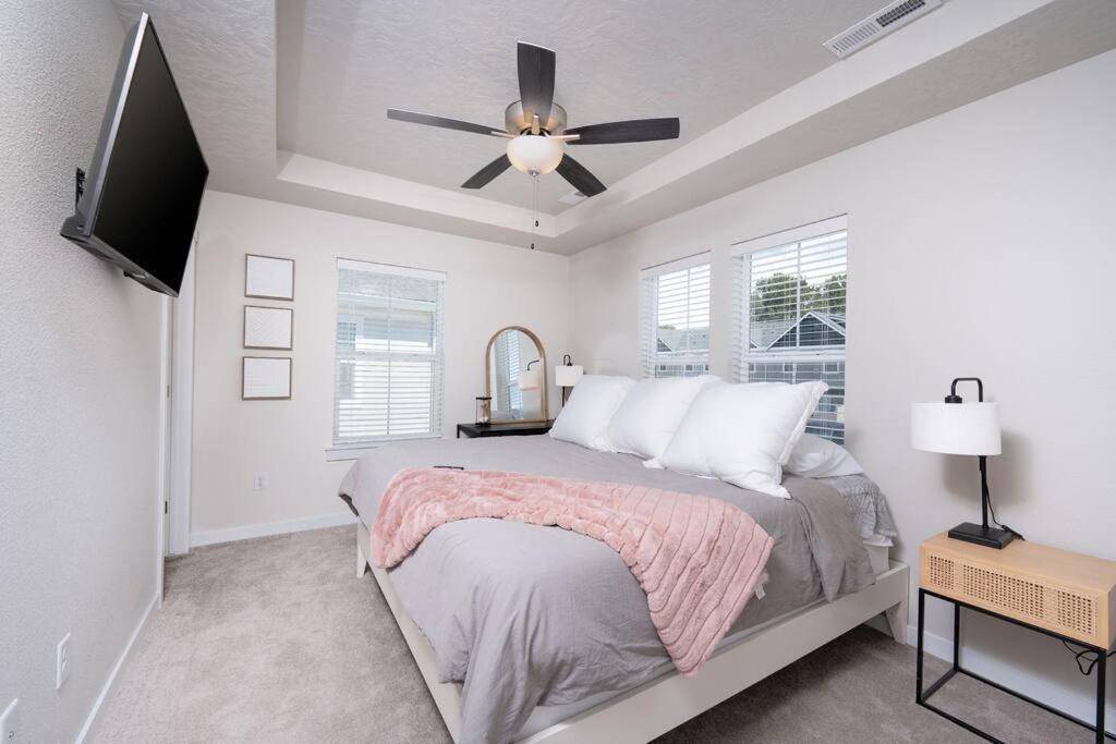 Cute 3 Br/2.5 Ba Newly-built Townhome W/ Amenities Holiday home Boise