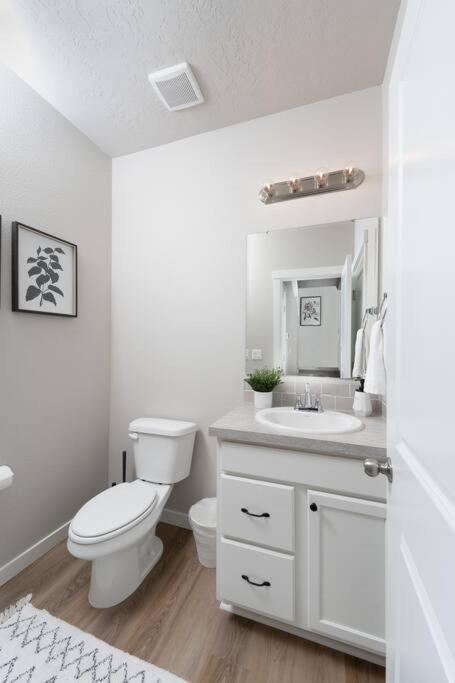 Holiday home Cute 3 Br/2.5 Ba Newly-built Townhome W/ Amenities