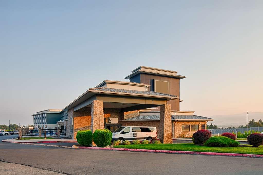 28 Airport, Ascend Collection
