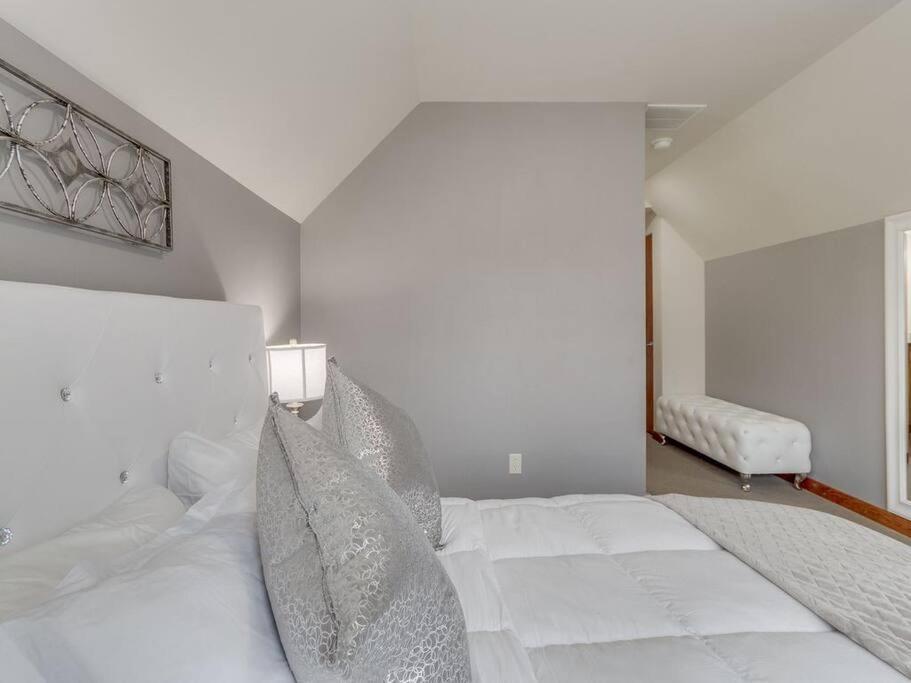 Brand New Downtown Modern 5 Beds, 3 Full Baths Vermont Avenue, Holiday home Boise