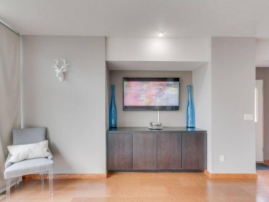 Holiday home Brand New Downtown Modern 5 Beds, 3 Full Baths Vermont Avenue, *