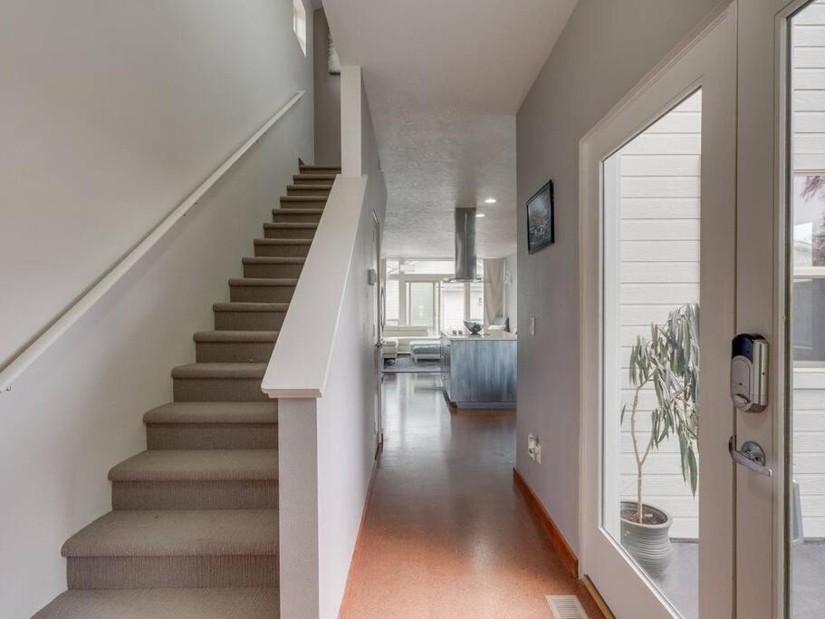 Holiday home Brand New Downtown Modern 5 Beds, 3 Full Baths Vermont Avenue,