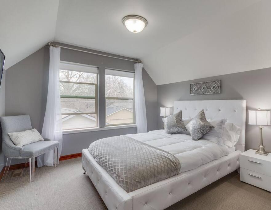 Brand New Downtown Modern 5 Beds, 3 Full Baths Vermont Avenue, Boise