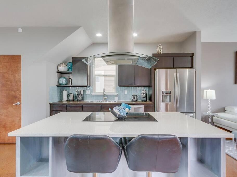 Brand New Downtown Modern 5 Beds, 3 Full Baths Vermont Avenue, Holiday home *