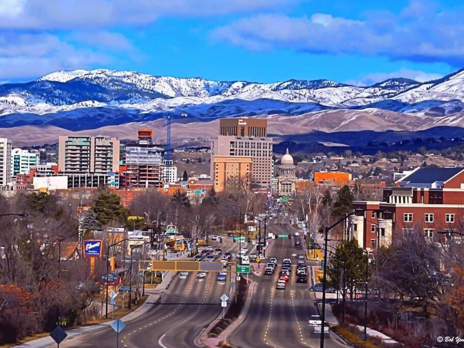 Brand New Downtown Modern 5 Beds, 3 Full Baths Vermont Avenue, Holiday home Boise