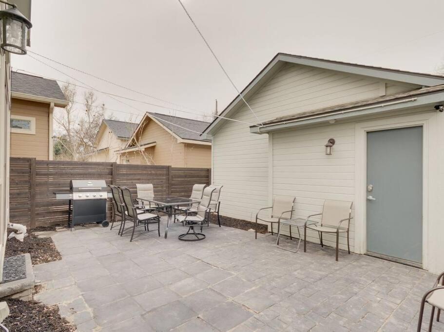 Brand New Downtown Modern 5 Beds, 3 Full Baths Vermont Avenue, Holiday home