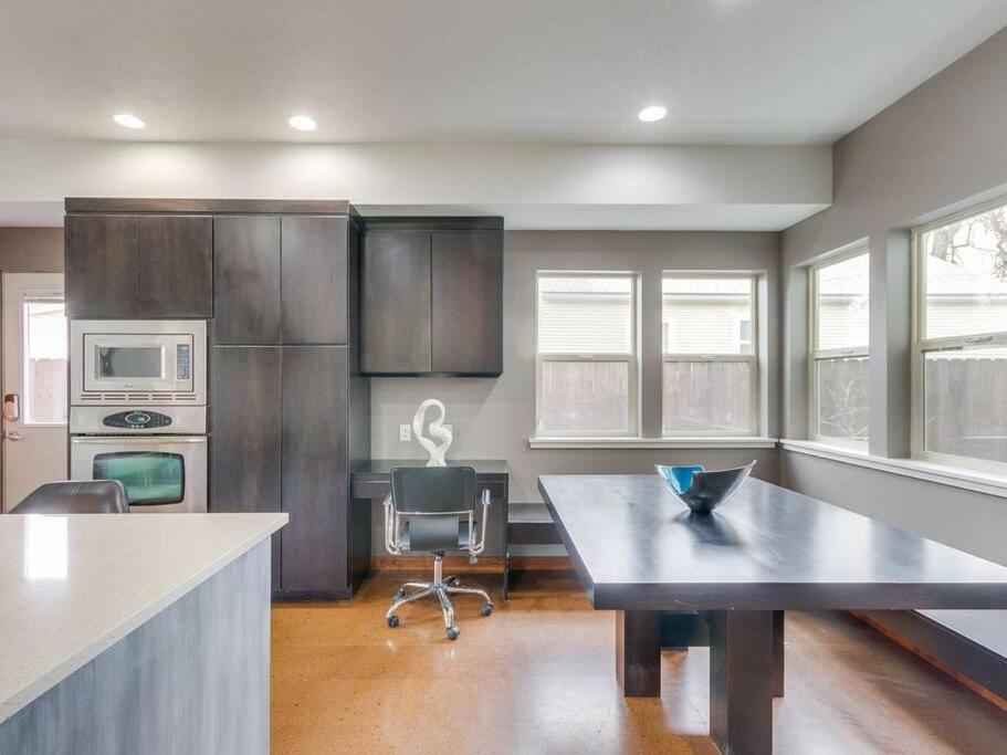 Brand New Downtown Modern 5 Beds, 3 Full Baths Vermont Avenue, Holiday home *
