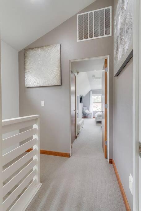 Brand New Downtown Modern 5 Beds, 3 Full Baths Vermont Avenue, Holiday home Boise