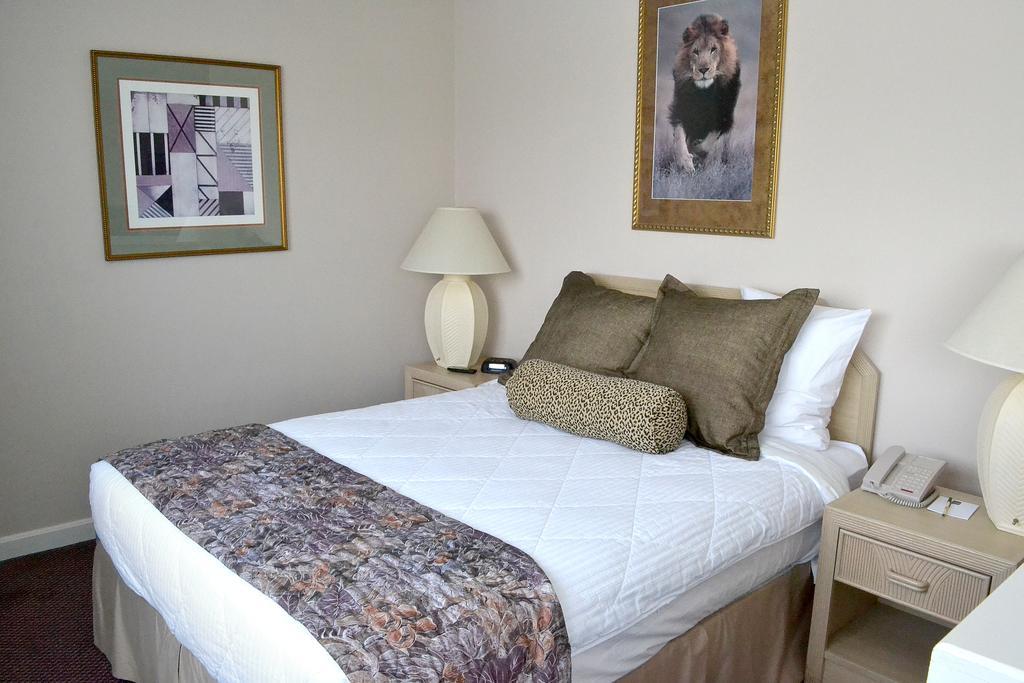 Safari Downtown Hotel