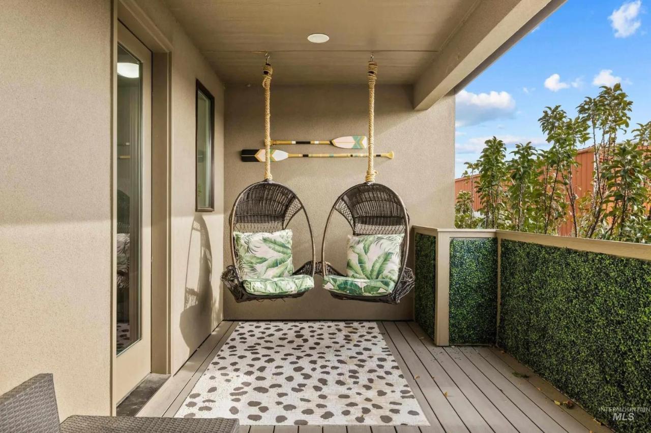 Airport-balconynew Condo-se Boise-parks-hiking-pa Holiday home Boise