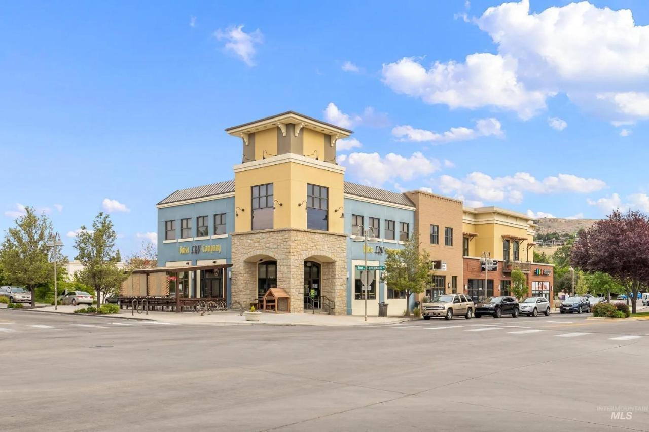 Airport-balconynew Condo-se Boise-parks-hiking-pa Holiday home Boise