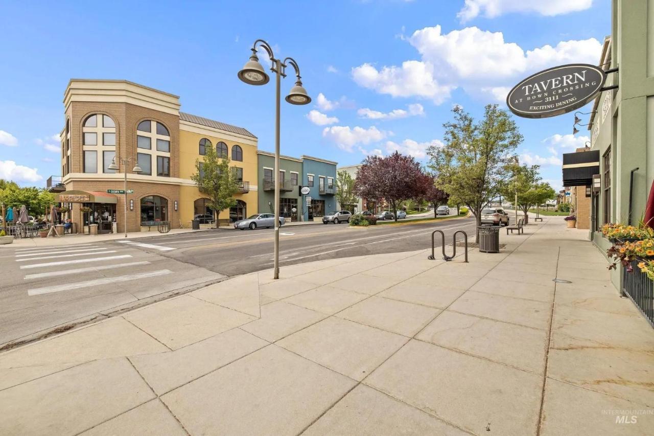 Airport-balconynew Condo-se Boise-parks-hiking-pa Holiday home *