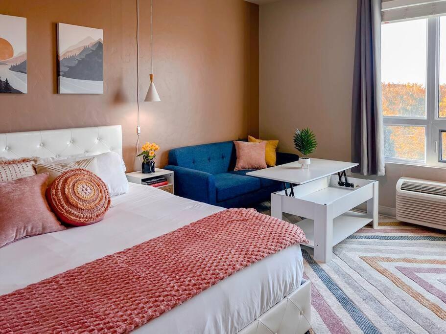 Boho-luxe - Pink Accents & Mountain Calm * Boise