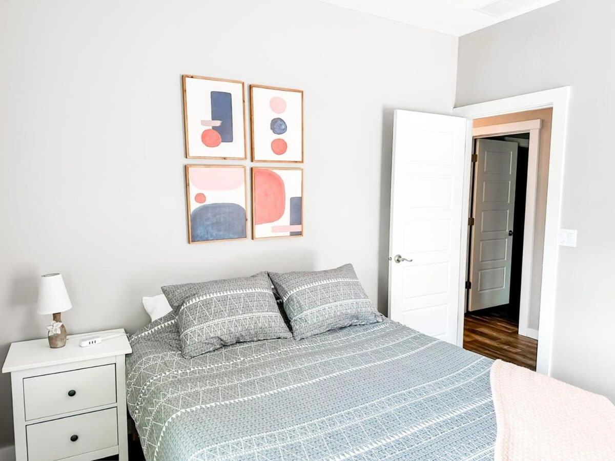 Remodeled Downtown 3bed Quartz Countertops Holiday home *