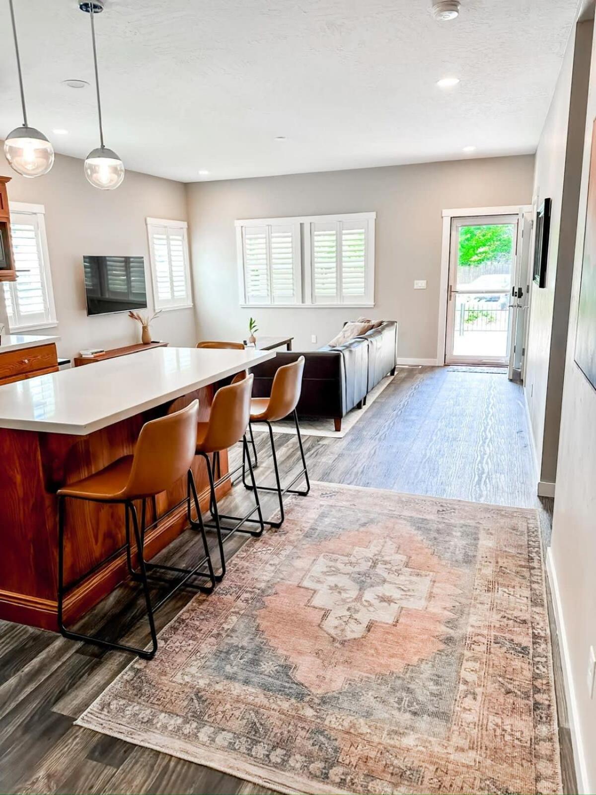 Remodeled Downtown 3bed Quartz Countertops Holiday home Boise