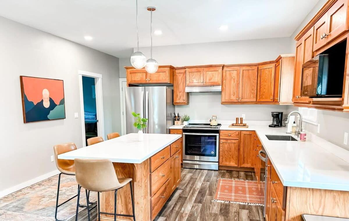 Remodeled Downtown 3bed Quartz Countertops Holiday home Boise