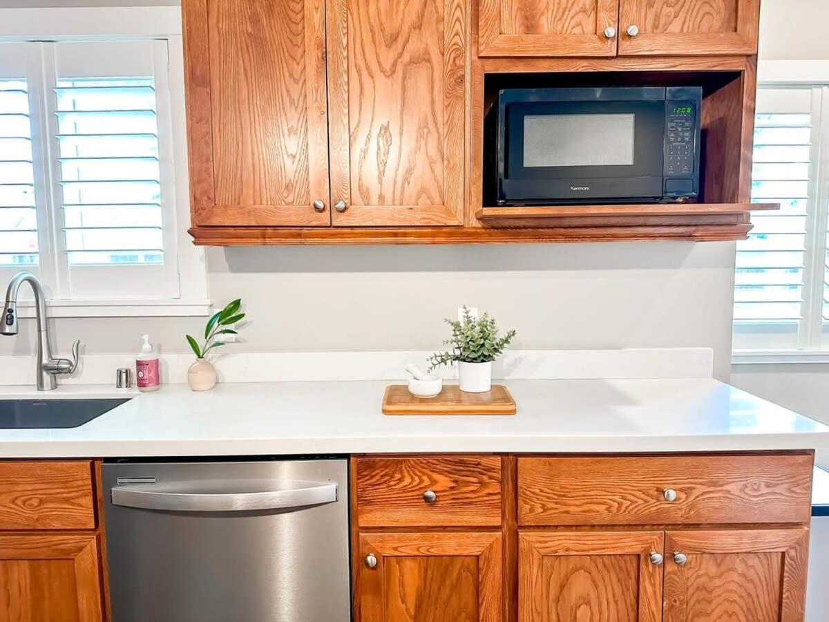 Remodeled Downtown 3bed Quartz Countertops Holiday home