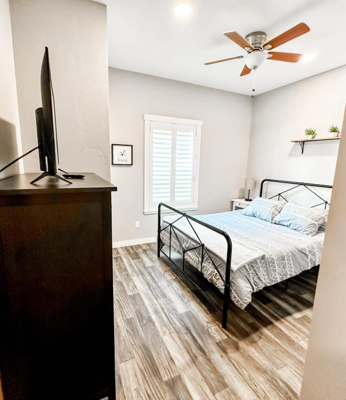 Holiday home Remodeled Downtown 3bed Quartz Countertops