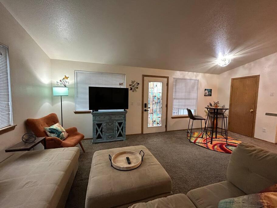 Clyde's Crib: Cozy Ms. Pac-man Holiday home