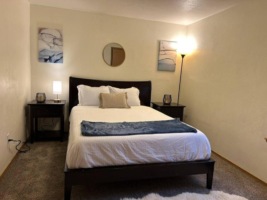 Clyde's Crib: Cozy Ms. Pac-man Holiday home Boise