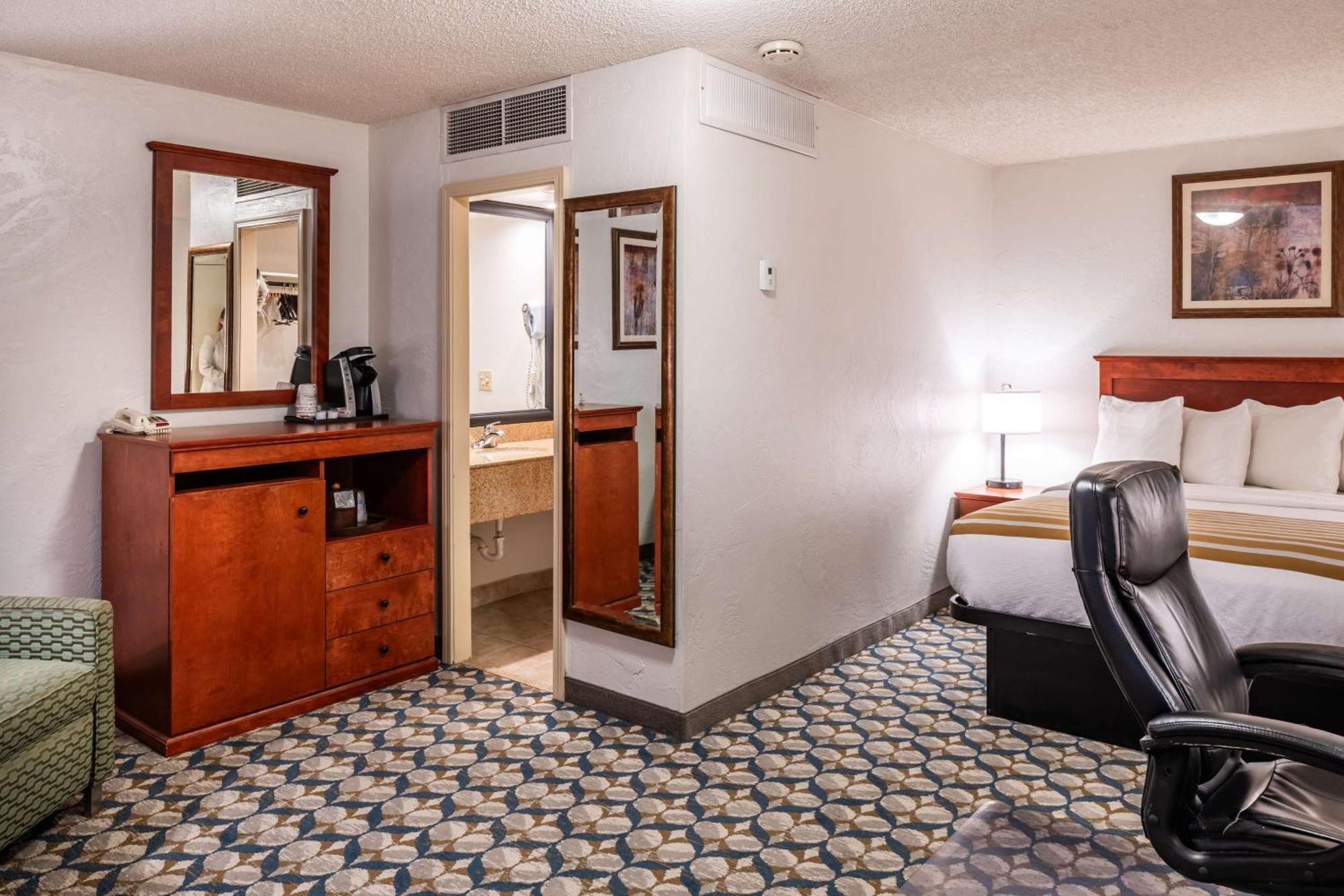 Western Vista At The Airport Hotel 3*