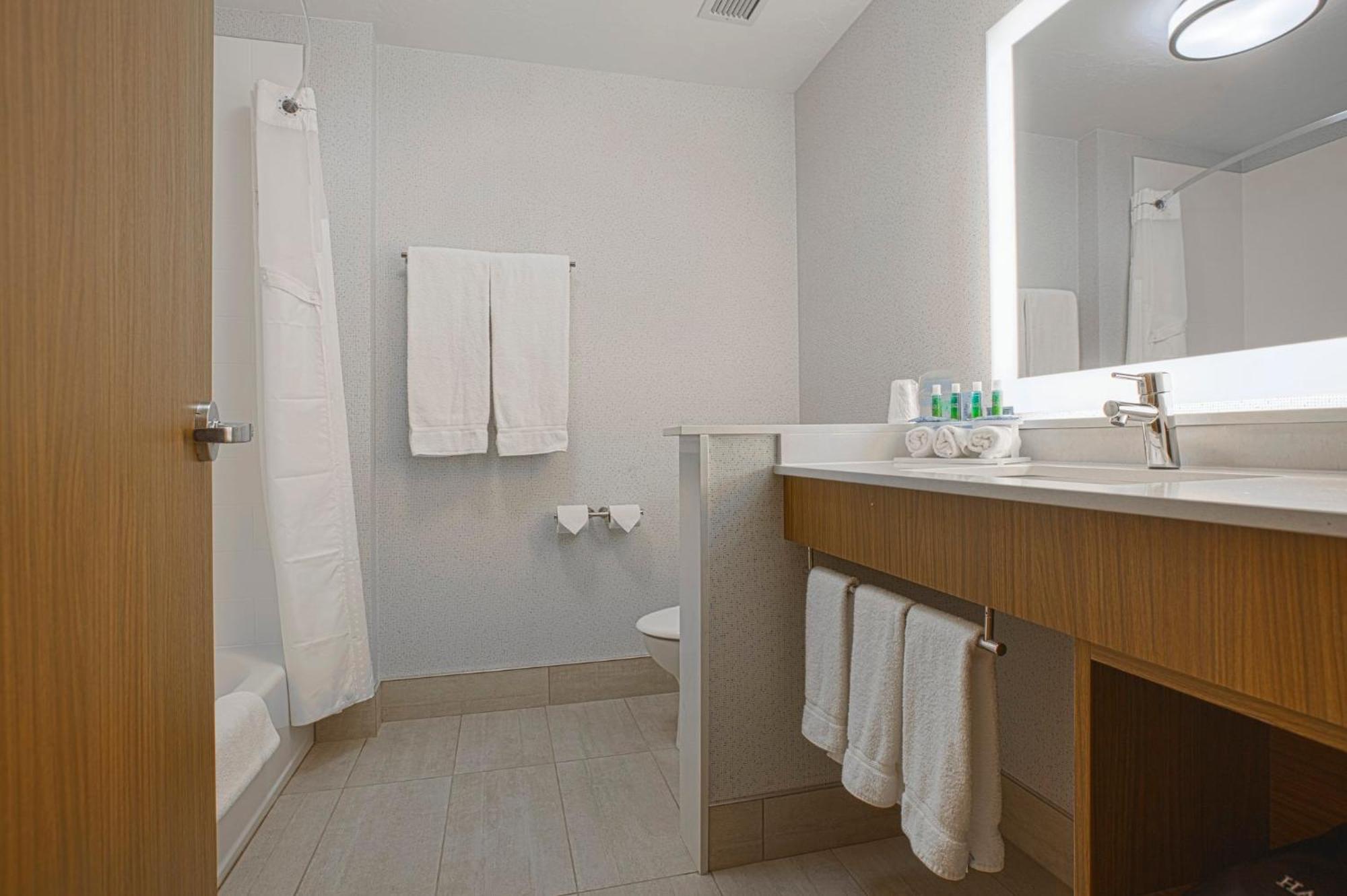 Express & Airport By Ihg Hotel 3*