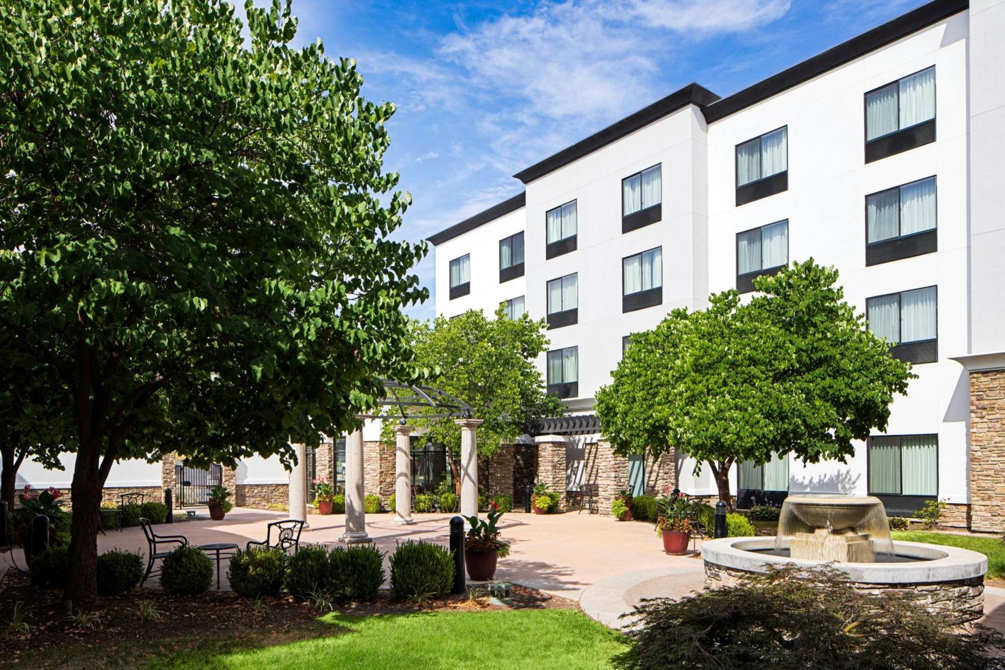 Courtyard By Marriott West/meridian