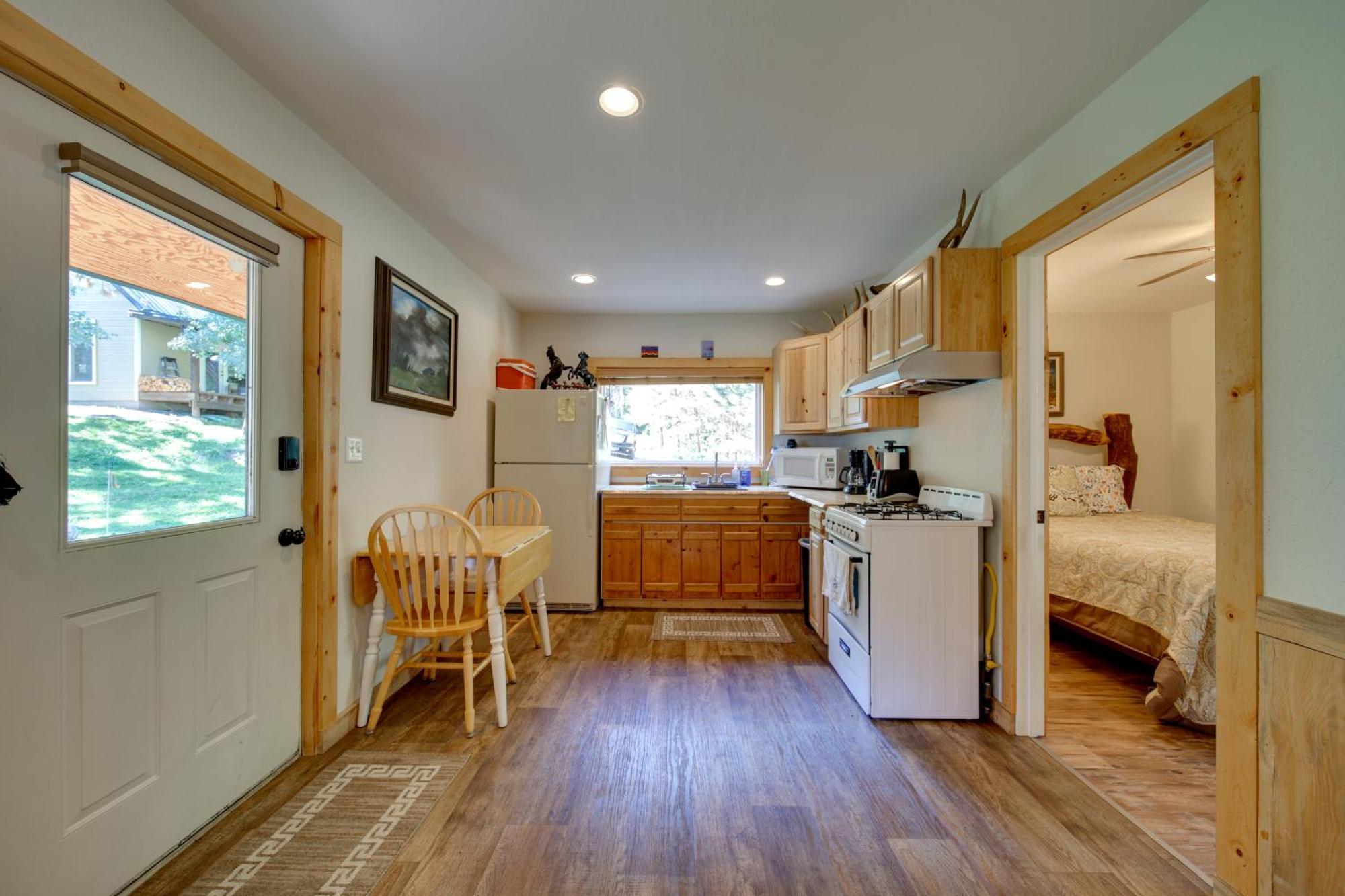 Cozy Countryside In Robie Creek Park! *
