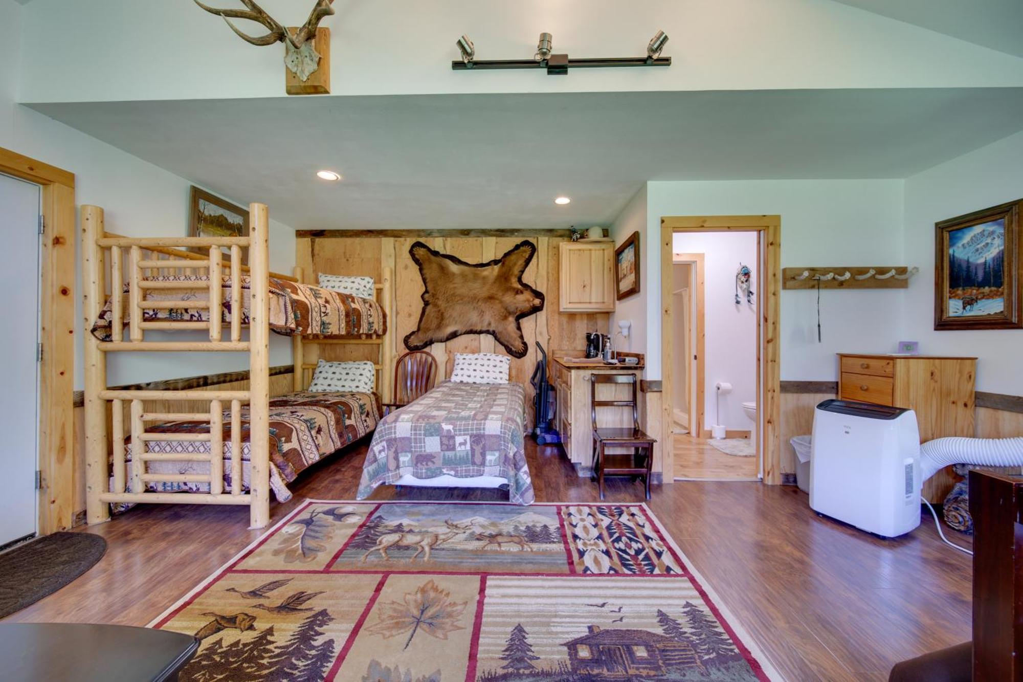 Cozy Countryside In Robie Creek Park! Holiday home *