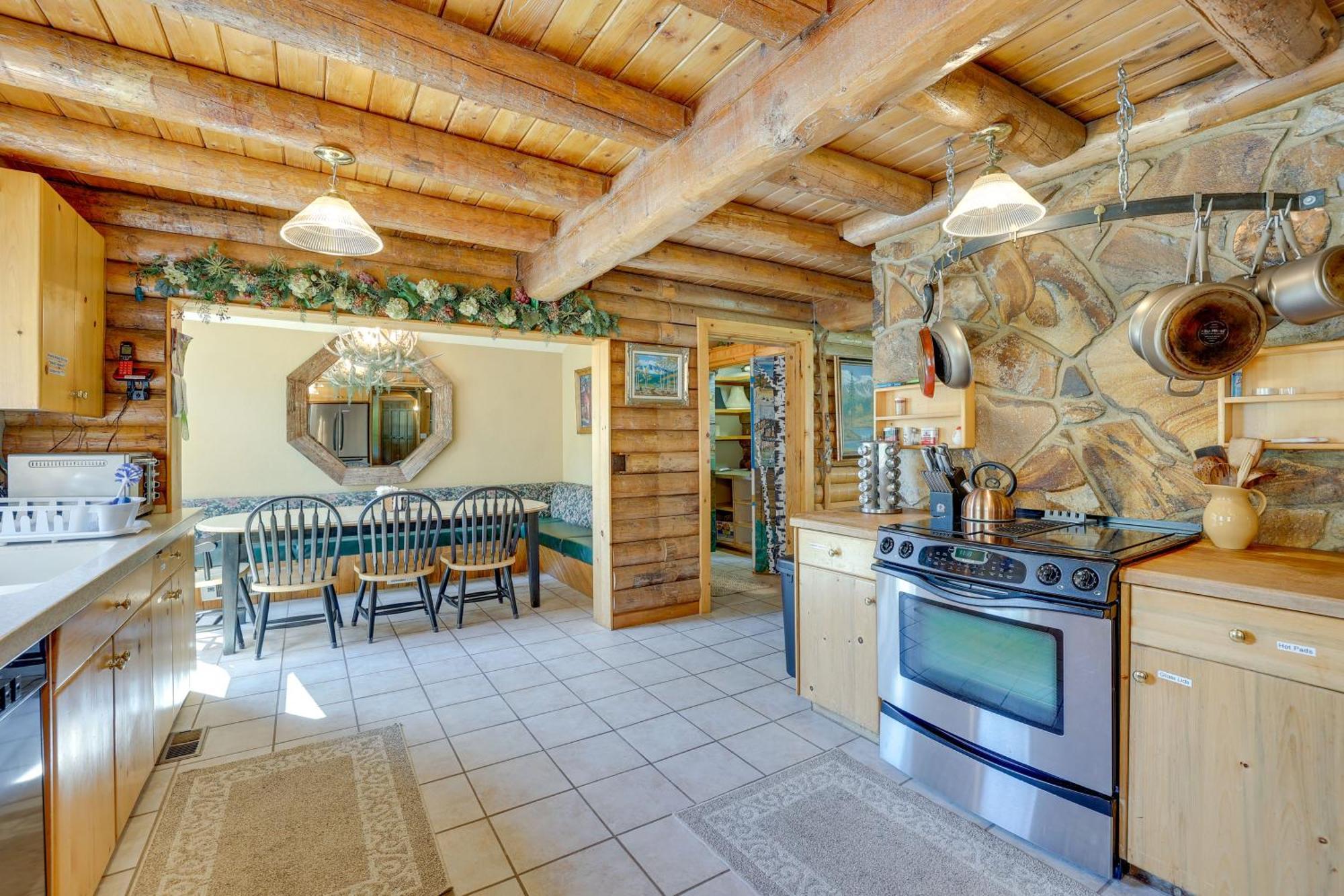 Mountain With Pool At Flowing Springs Ranch!