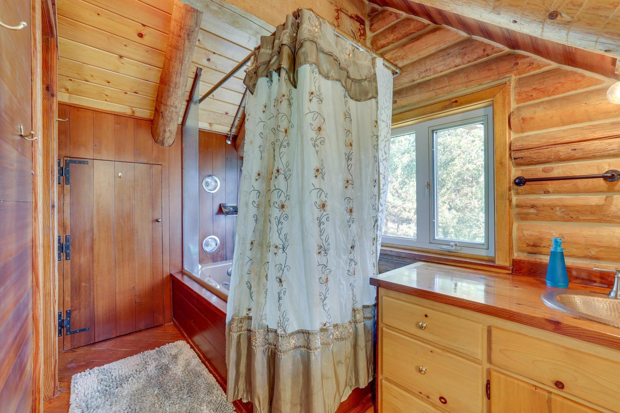 Mountain With Pool At Flowing Springs Ranch! *