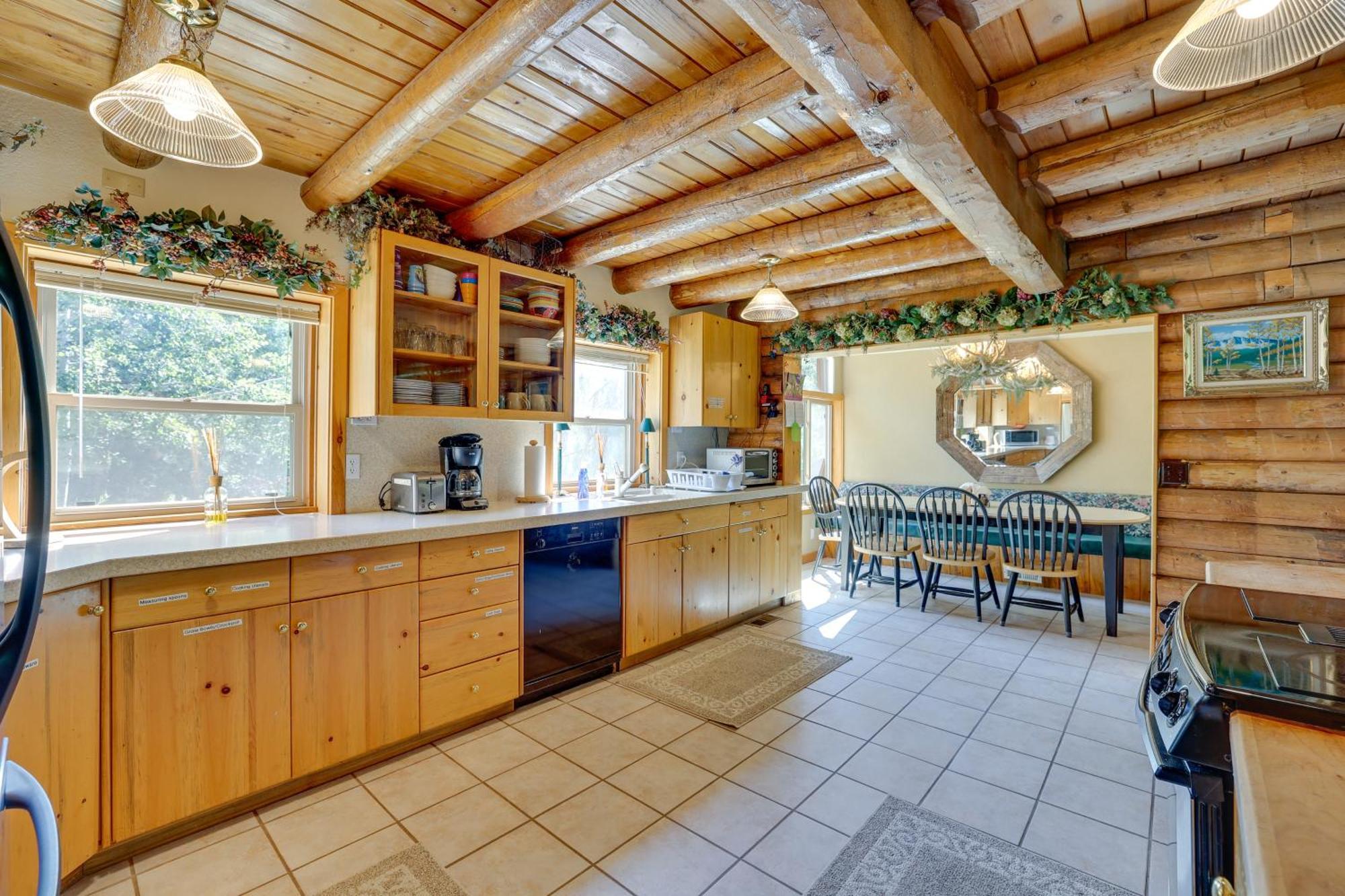 Mountain With Pool At Flowing Springs Ranch! *