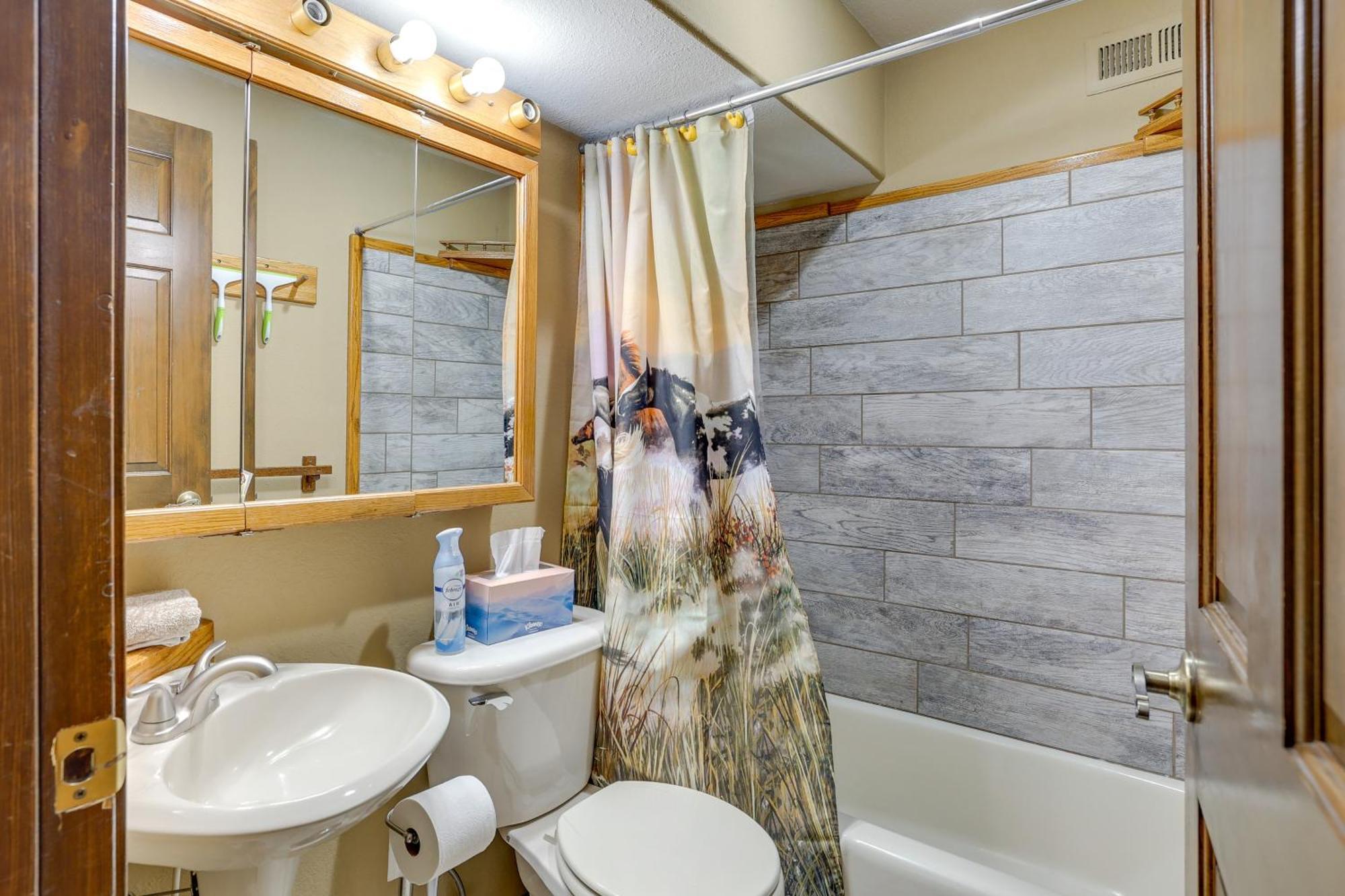 Mountain With Pool At Flowing Springs Ranch! Holiday home Boise