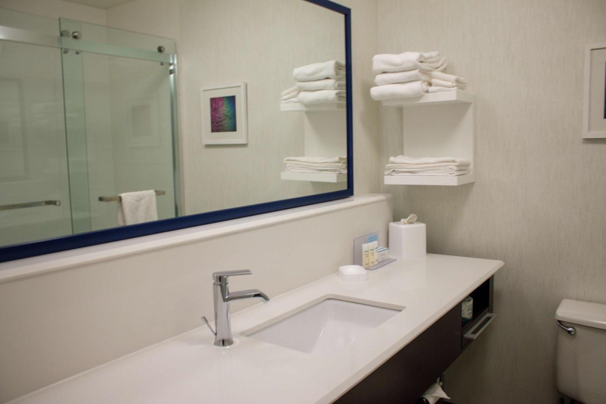 Hotel Hampton - Airport 3*