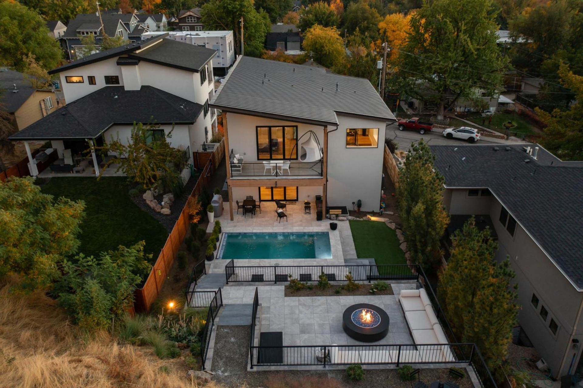 Holiday home Lux North End Home: Heated Pool/fire Pit/theatre *