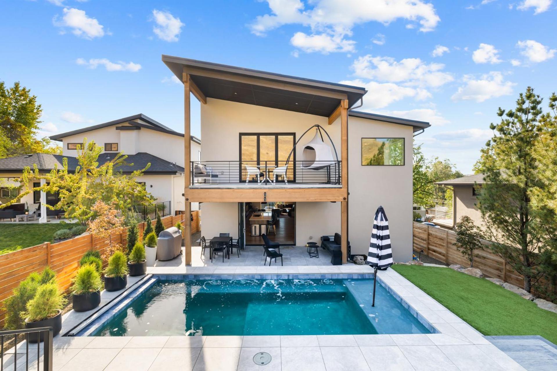 Lux North End Home: Heated Pool/fire Pit/theatre Boise