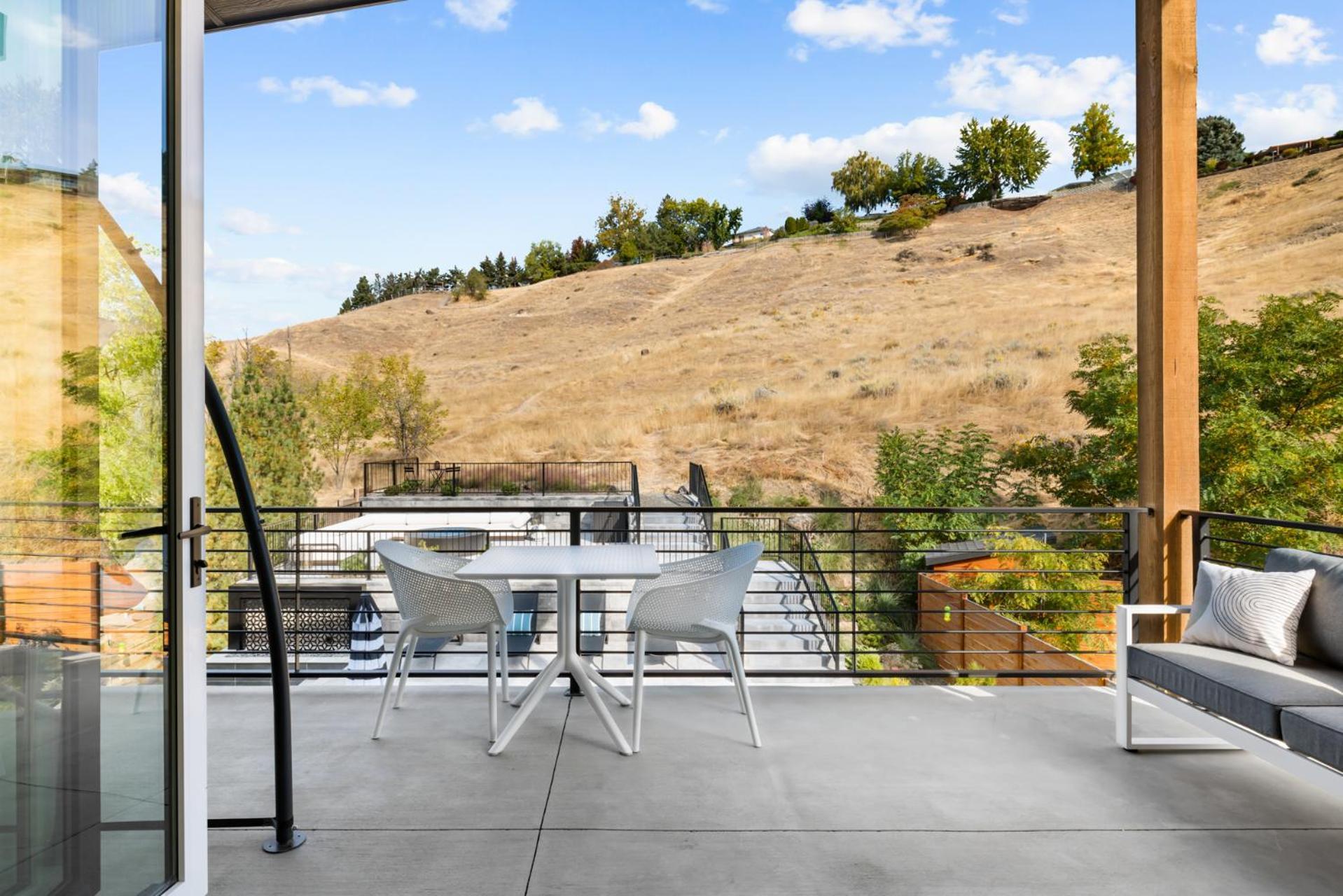 Lux North End Home: Heated Pool/fire Pit/theatre