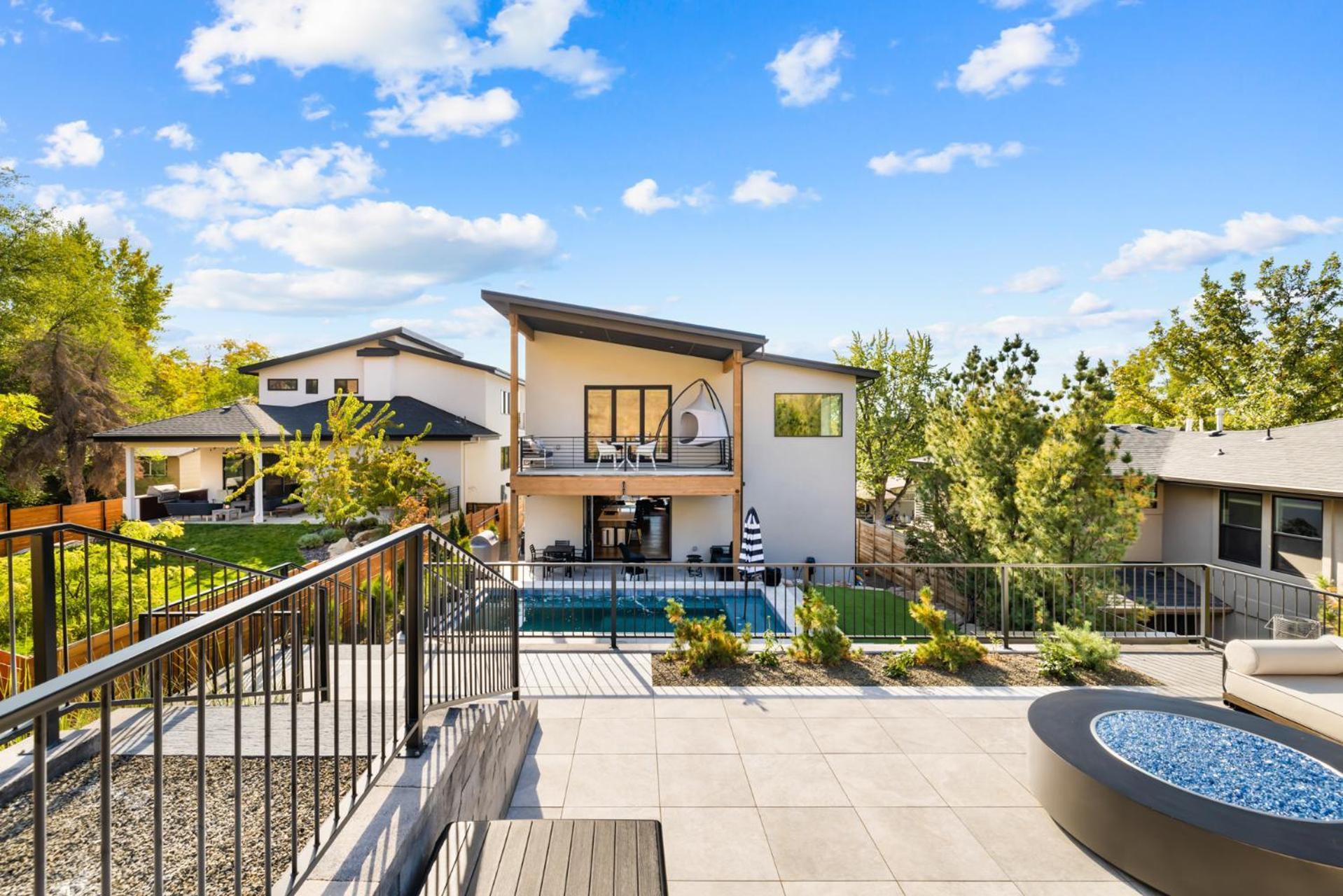 Lux North End Home: Heated Pool/fire Pit/theatre *