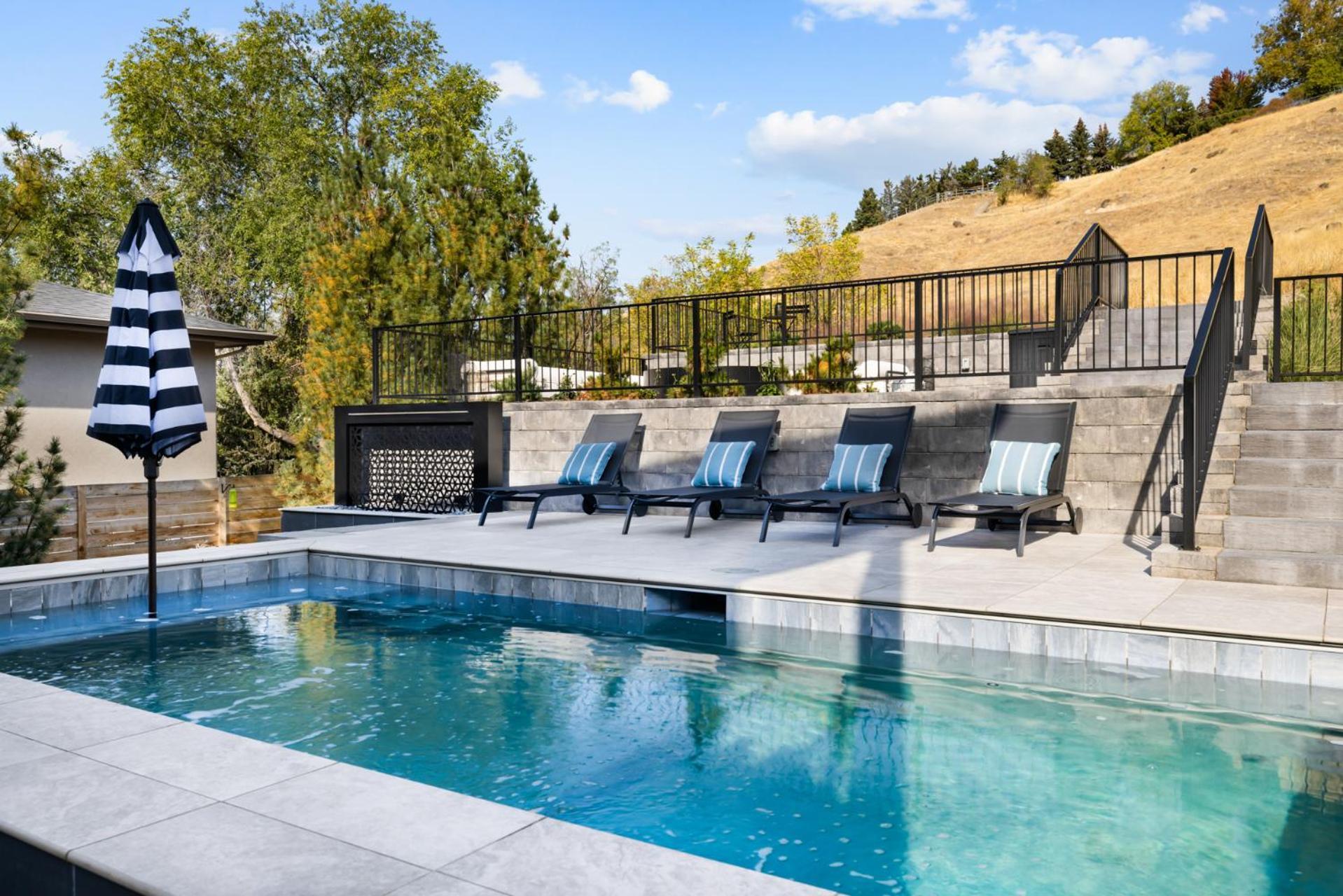 Lux North End Home: Heated Pool/fire Pit/theatre * Boise