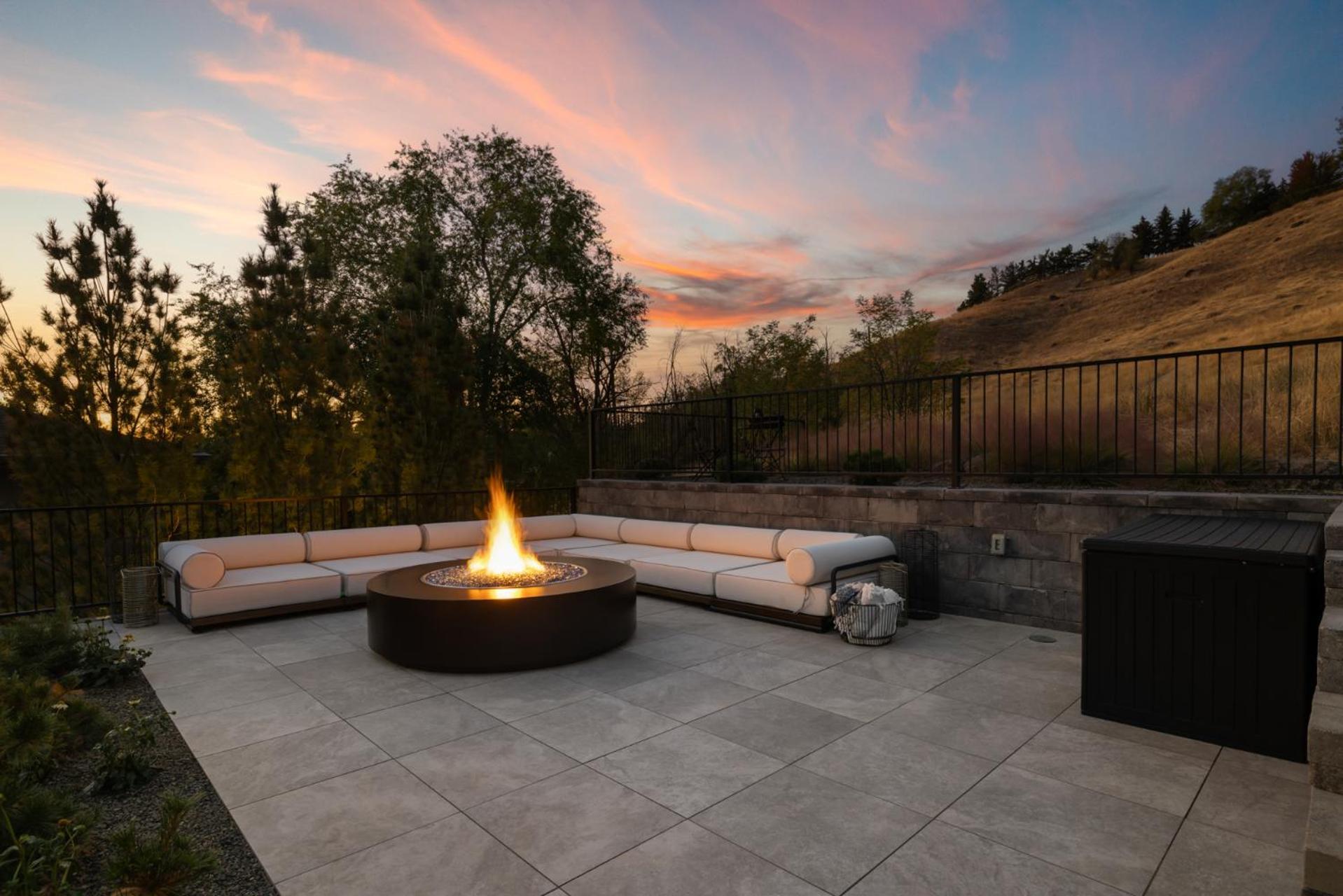 Lux North End Home: Heated Pool/fire Pit/theatre *