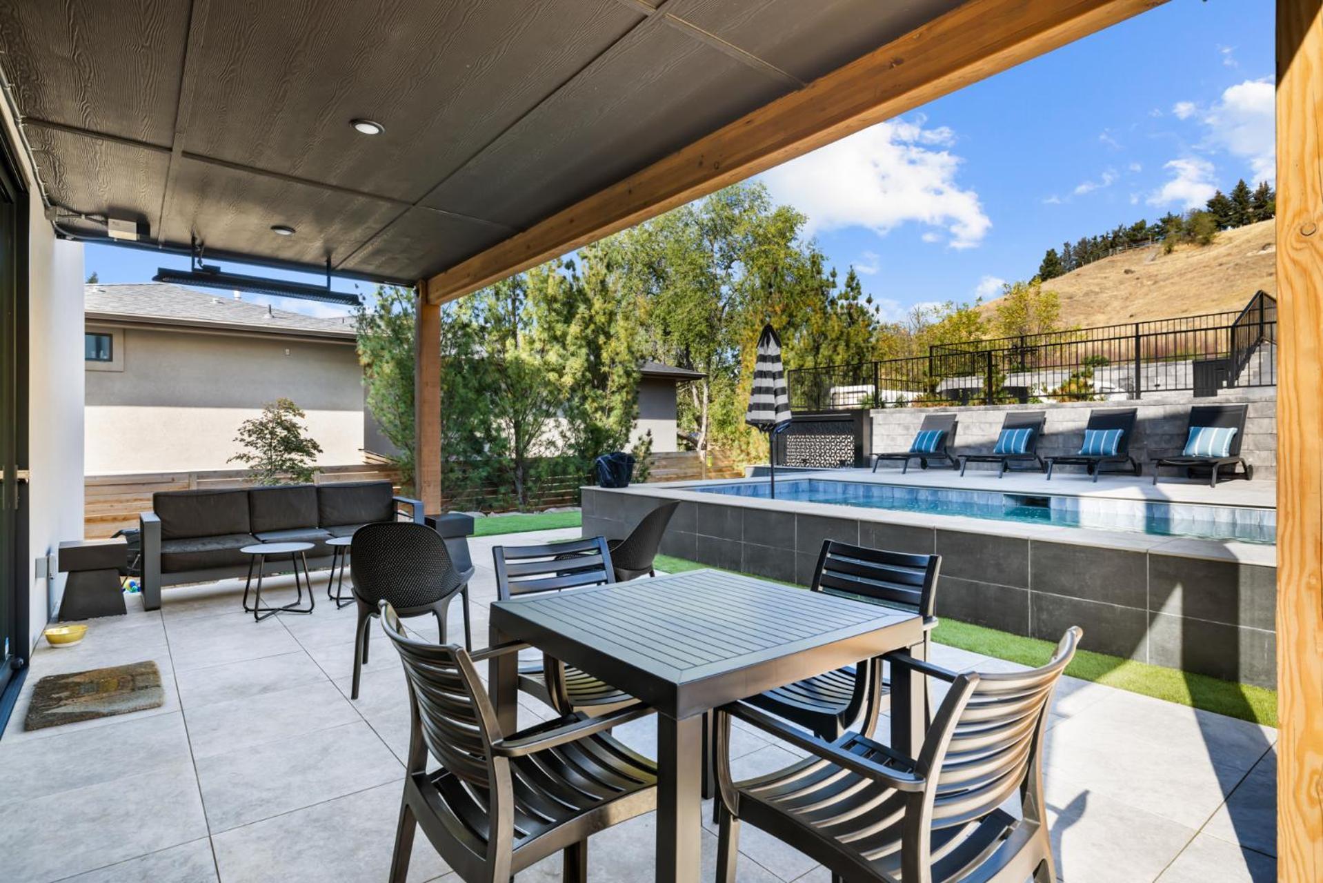 Lux North End Home: Heated Pool/fire Pit/theatre