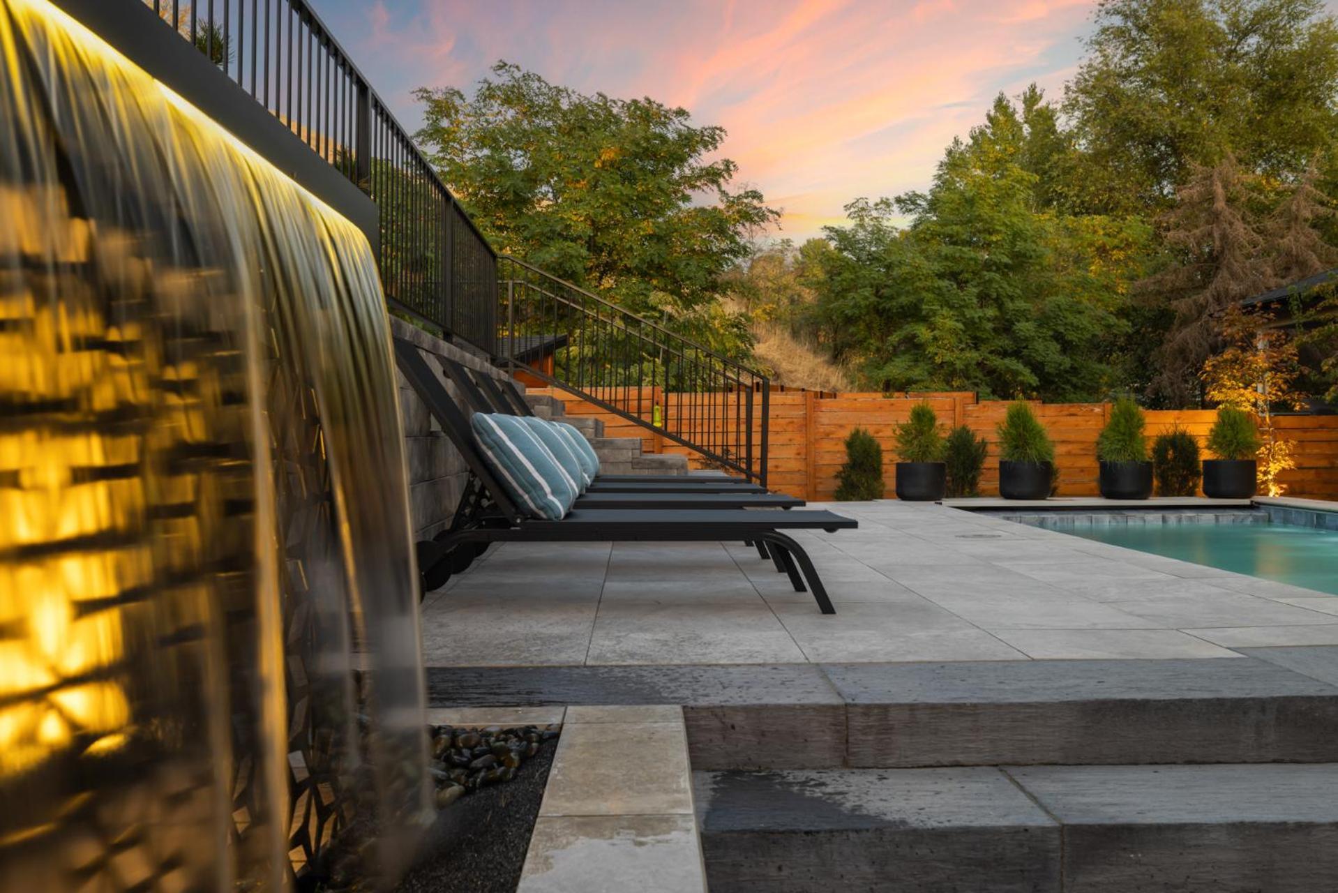 Lux North End Home: Heated Pool/fire Pit/theatre Boise